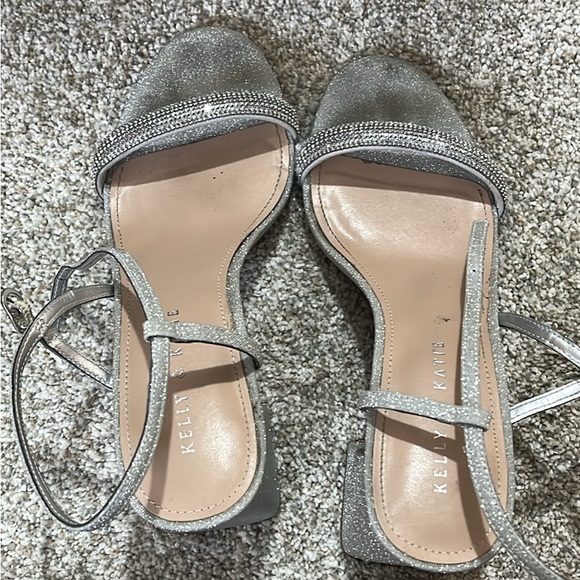 Kelly & Katie Silver Heeled Sandals T-Strap Design - Picture 1 of 3